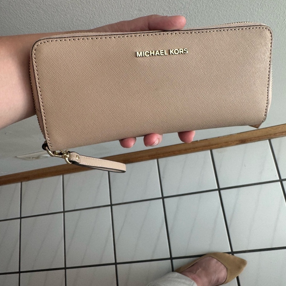 Michael Kors Cream Wallet pebbled leather - Picture 4 of 16